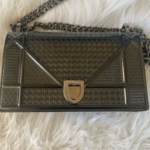 Diorama Metallic Onyx